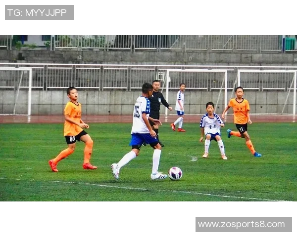 足球选手的成长之路从青训到职业生涯的挑战与辉煌