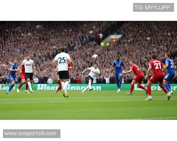 足球赛精彩纷呈激情四溢球员们拼尽全力展现绝佳技艺与团队合作的完美瞬间